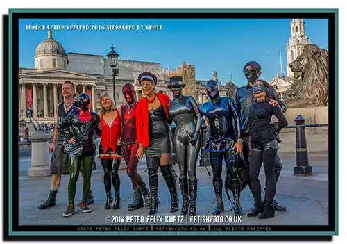 瘾欢字母圈“你喜欢把‘乳胶手套’穿在身上?” “嗯,关你屁事” 瘾欢字母圈“你喜欢把‘乳胶手套’穿在身上?” “嗯,关你屁事”