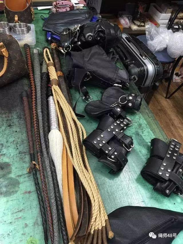 瘾欢字母圈“看到我的不锈钢项圈和肛塞,我妈的表情就和吃了屎一样。” 瘾欢字母圈“看到我的不锈钢项圈和肛塞,我妈的表情就和吃了屎一样。”