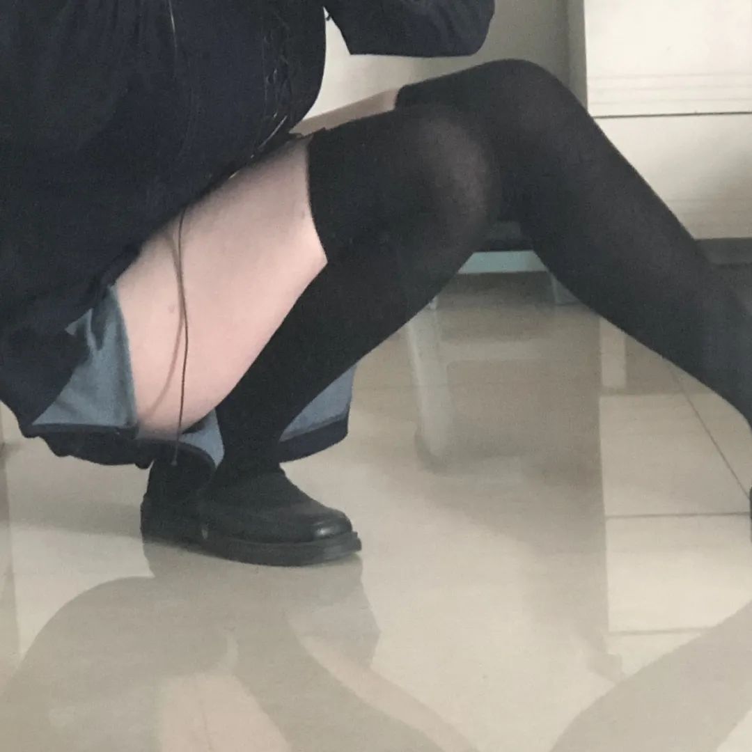 字母圈他爱上我的脚了 字母圈他爱上我的脚了