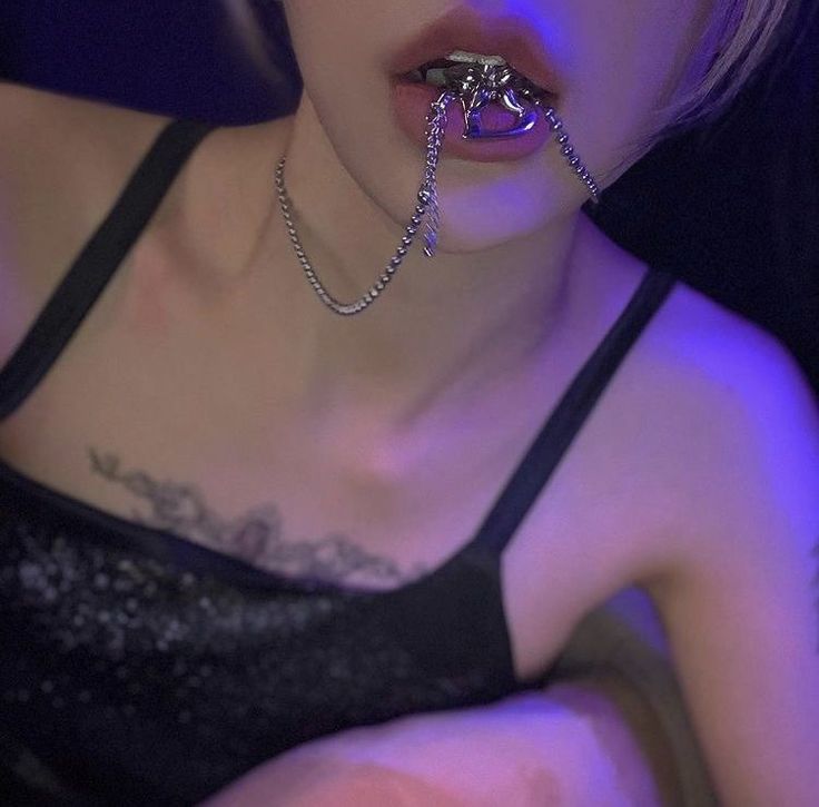 字母圈“TMD,和Moon过什么情人节” 字母圈“TMD,和Moon过什么情人节”