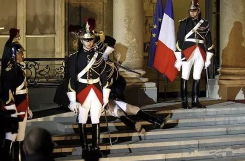 字母圈舔 靴 达 人 ?! 字母圈舔 靴 达 人 ?!