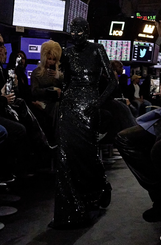 字母圈恋物癖“狂喜”:巴黎世家最新秀场给每一个超模都穿上了套头胶衣 字母圈恋物癖“狂喜”:巴黎世家最新秀场给每一个超模都穿上了套头胶衣