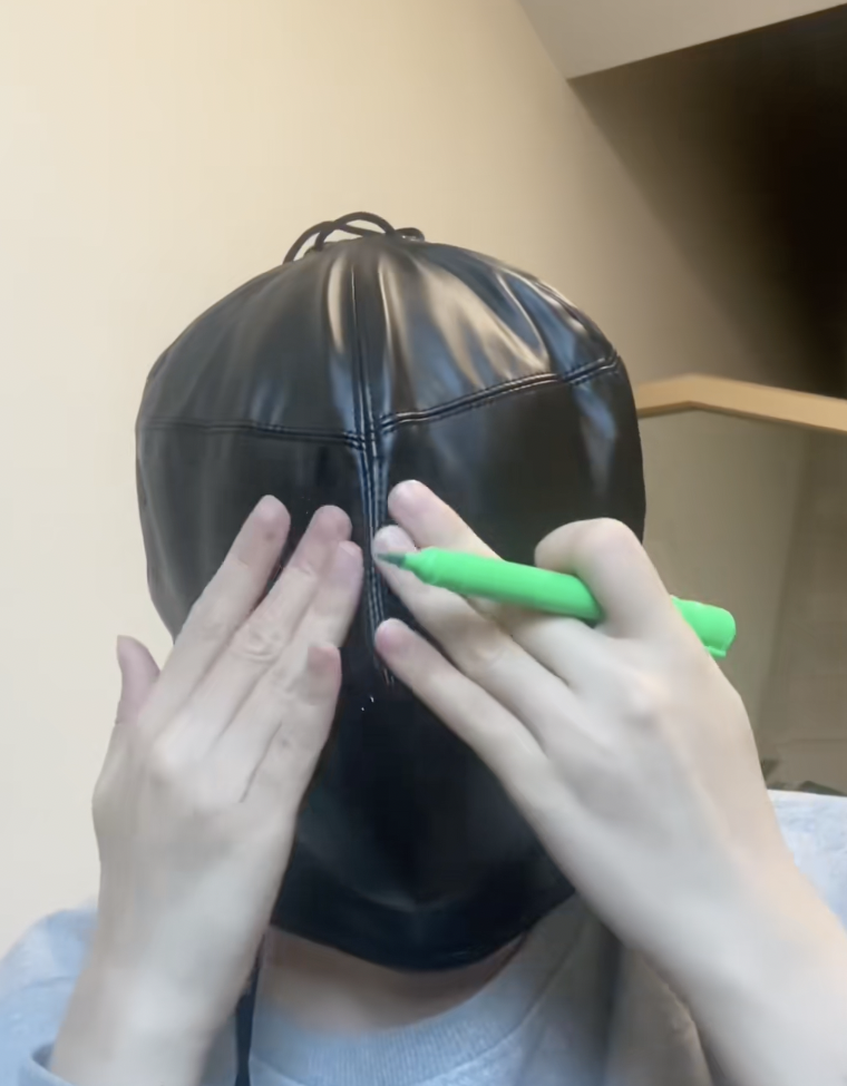 字母圈恋物癖“狂喜”:巴黎世家最新秀场给每一个超模都穿上了套头胶衣 字母圈恋物癖“狂喜”:巴黎世家最新秀场给每一个超模都穿上了套头胶衣