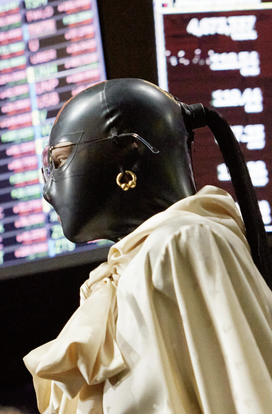 字母圈恋物癖“狂喜”:巴黎世家最新秀场给每一个超模都穿上了套头胶衣 字母圈恋物癖“狂喜”:巴黎世家最新秀场给每一个超模都穿上了套头胶衣