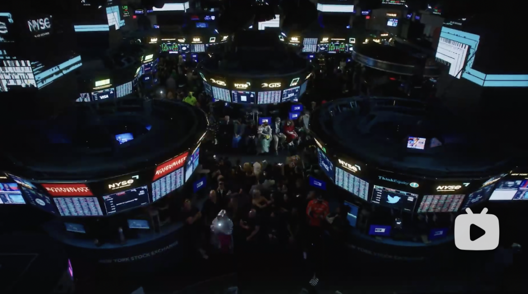 字母圈恋物癖“狂喜”:巴黎世家最新秀场给每一个超模都穿上了套头胶衣 字母圈恋物癖“狂喜”:巴黎世家最新秀场给每一个超模都穿上了套头胶衣