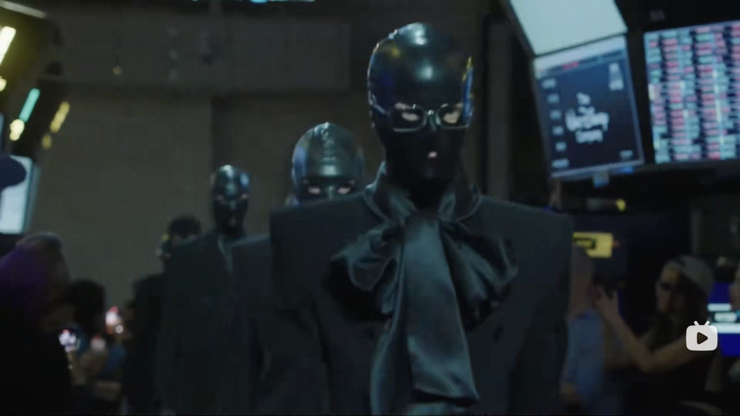 字母圈恋物癖“狂喜”:巴黎世家最新秀场给每一个超模都穿上了套头胶衣 字母圈恋物癖“狂喜”:巴黎世家最新秀场给每一个超模都穿上了套头胶衣