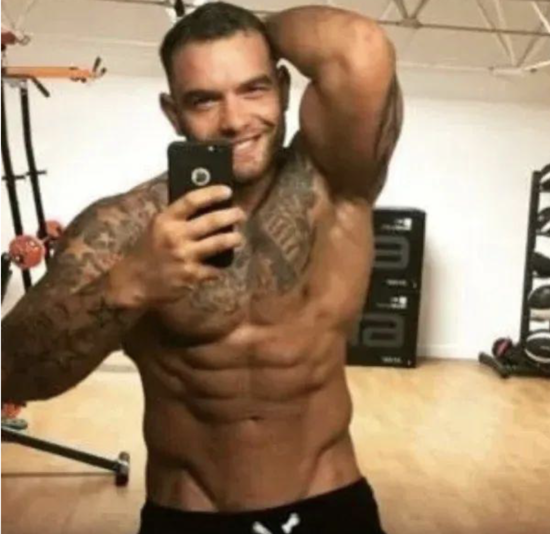 字母圈“我有大雕,但很烦恼!” 字母圈“我有大雕,但很烦恼!”