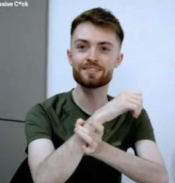 字母圈“我有大雕,但很烦恼!” 字母圈“我有大雕,但很烦恼!”