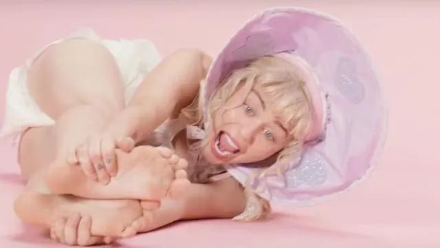 字母圈“一边走,一边尿,湿湿热热谁知道” 字母圈“一边走,一边尿,湿湿热热谁知道”