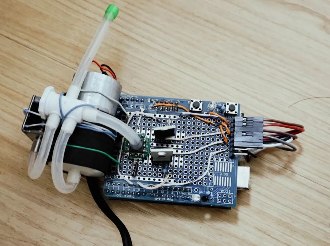 字母圈“我做了一套能监测身体的全自动自罚装置” 字母圈“我做了一套能监测身体的全自动自罚装置”