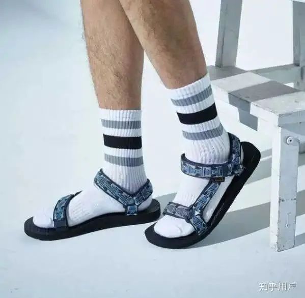 字母圈白棉袜可真让人上头