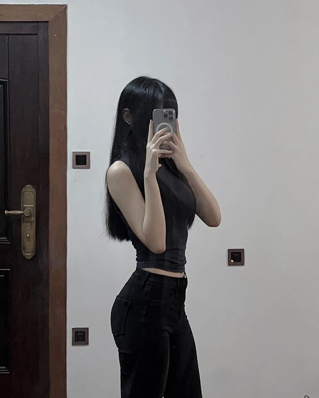 字母圈女M的挣扎在欲望与束缚之间 字母圈女M的挣扎在欲望与束缚之间